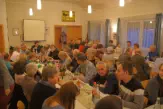 Besetzt bis auf den letzten Platz: Das Geminschaftshaus in Hilgartshausen